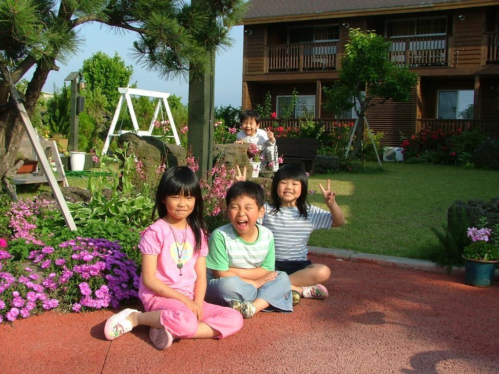 Namu Hyanggi Pension Jeju Exterior foto